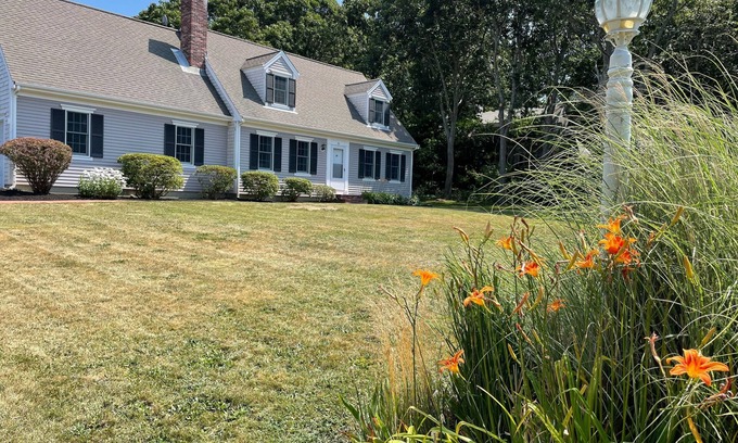 East Sandwich House | Private beach & community! Refreshed. Cozy. Linens & towels included! HOT!