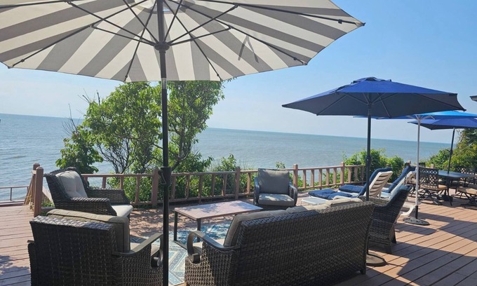 Villas House | Private Beach Front, Water Front, Pet Friendly, Enjoy the Amazing Sunsets