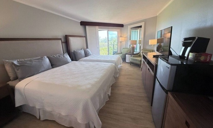 Hanamaulu Apartment | Private Beachfront Ocean View w/Resort Amenities!