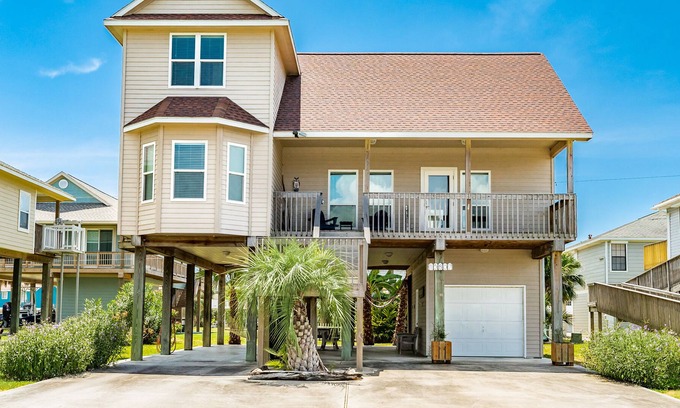 Pirates Beach House | Private Beachside Home, 3 Decks & Patio, Updated Interior, Walk to Beach