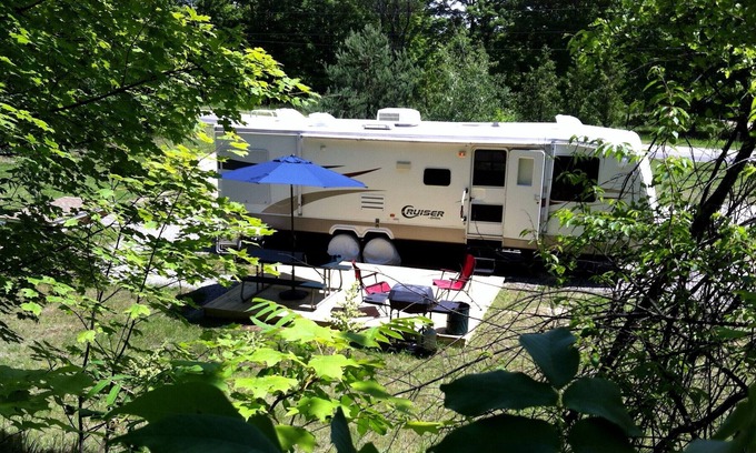 Suttons Bay House | Private Caravan on beautiful 2.5 acre wooded setting close to village and beach