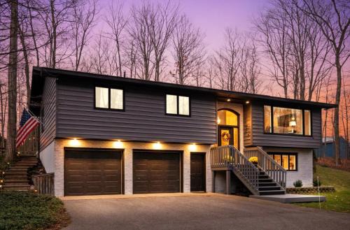 Petoskey House | Private & Convenient-Hot tub-Fire Pit-Game room!