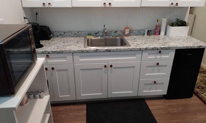 Burien Cottage | Private cottage by SeaTac airport with WiFi
