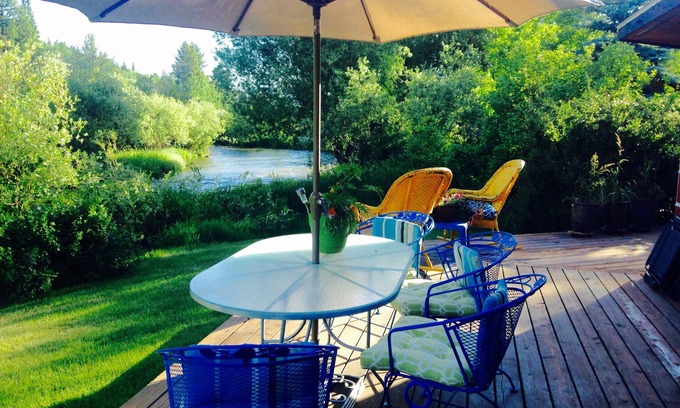 Jackson House | Private Creekside Oasis Mere Steps From Town