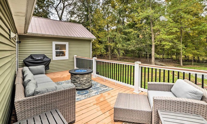 Benton House | Private Dock & Lake Access: Benton Family Home