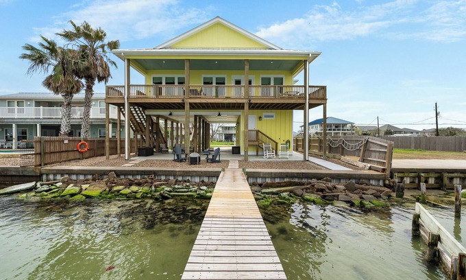Rockport House | Private Fishing Pier on Copano Bay | 3BR Home