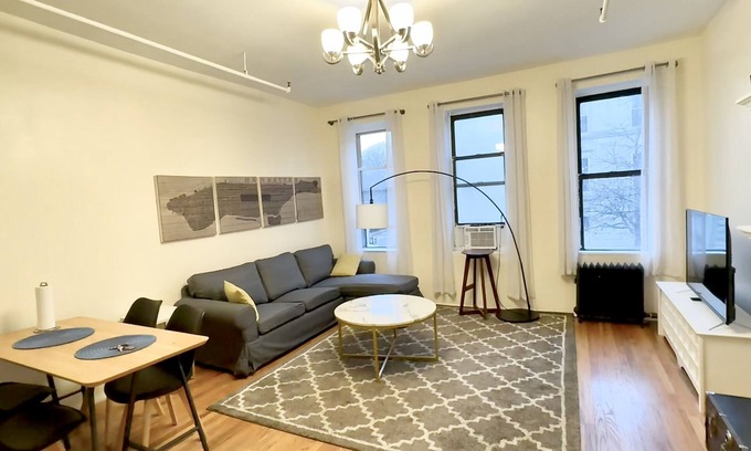 Hamilton Heights House | Private floor thru 1 bed apartment in Townhouse