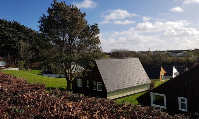 Bude House | Private front patio and rear garden with WiFi