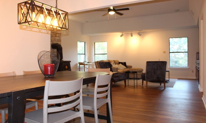 Driftwood House | Private getaway near wedding venues, breweries, wineries, and a dance hall.