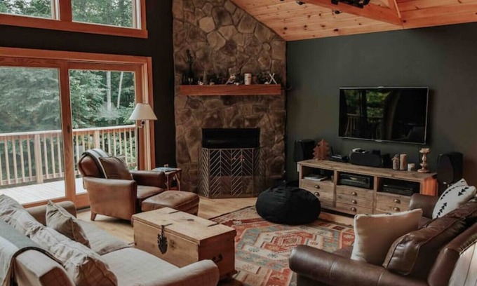 Bethel Cabin | Private Getaway by Sunday River with hot tub