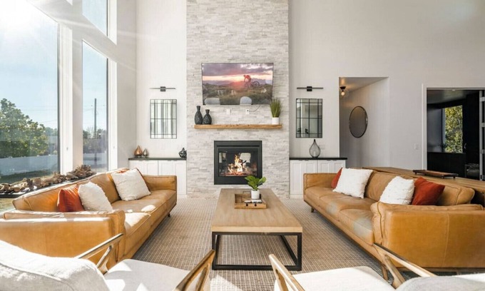 Riverton House | Private Getaway with Theater Room, Hot Tub, Dry Sauna, 7 bedrms, 4 bathrms