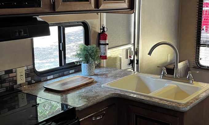 Canyon Lake House | Private glamping spot with lots of wildlife, hot tub and bird watching.
