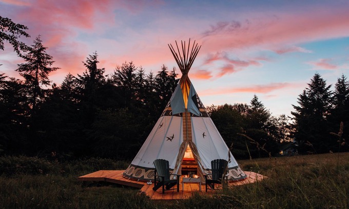 Molalla Apartment | Private Glamping Tipi and Airstream