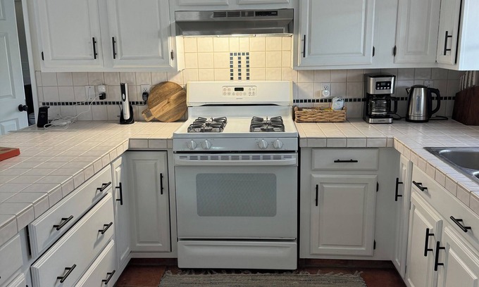 Santa Barbara Cottage | Private Guest House on 16 Acre Gated Mountain Property