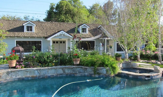 Northridge House | Private guest House 1BR 2BR=Gated 24/7 check-in =Hi Speed Wi-Fi=on sight parking
