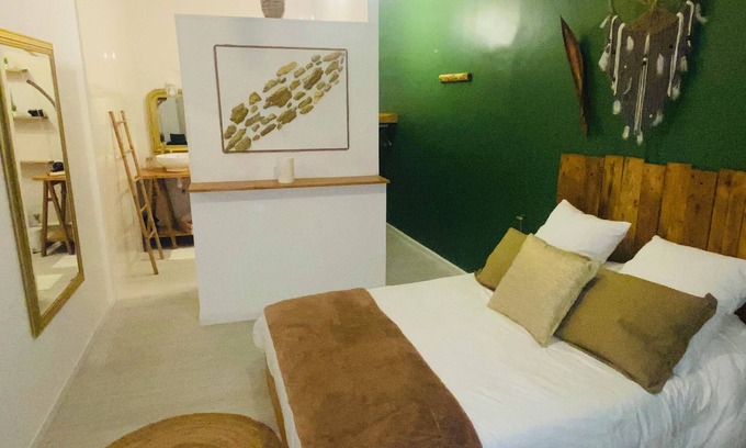 Beziers Bed & Breakfast | Private guest room with en-suite bathroom and separate patio entrance