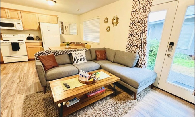 Alderwood Manor House | Private Guest Suite - near Alderwood Mall - Seattle