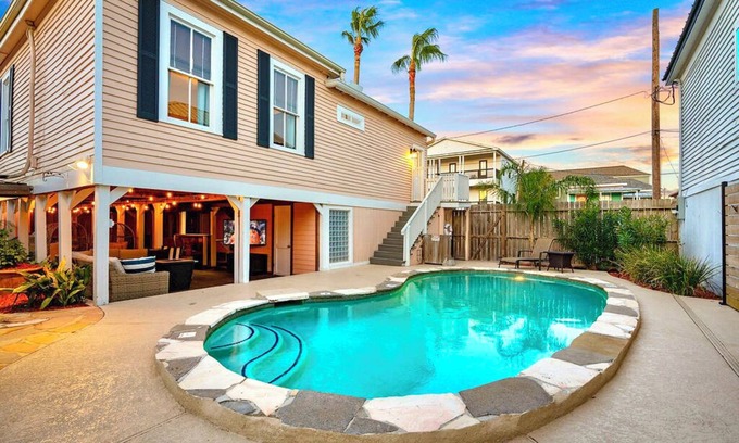 San Jacinto House | Private heated pool, 3 blocks to the beach