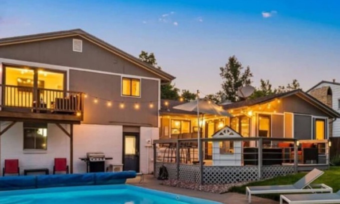 Arvada House | Private Heated Pool~Lake View~Kitchenette~Sleeps 12~Peloton Bike!