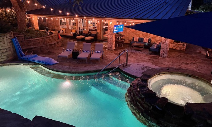 Canyon Lake Villa | Private High-End Resort. 1-Story. Heated Pool + Huge HotTub, GameRoom, Fireplace