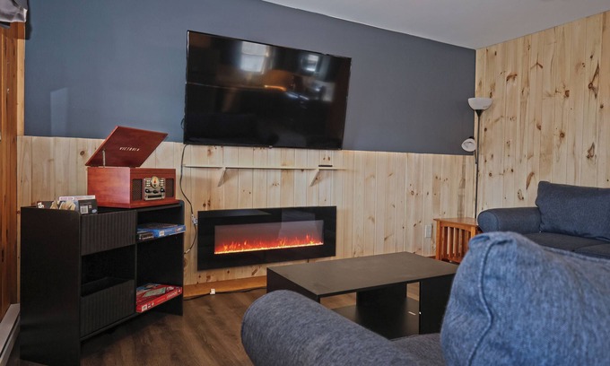 Haines Falls Cottage | Private Hot tub Modern house Near Ski resorts and Catskill