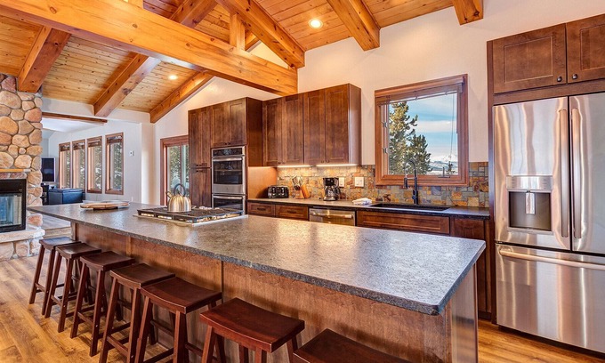 Breckenridge Heights House | Private House Hottub 1.5 miles from DownTown Breck Gondola