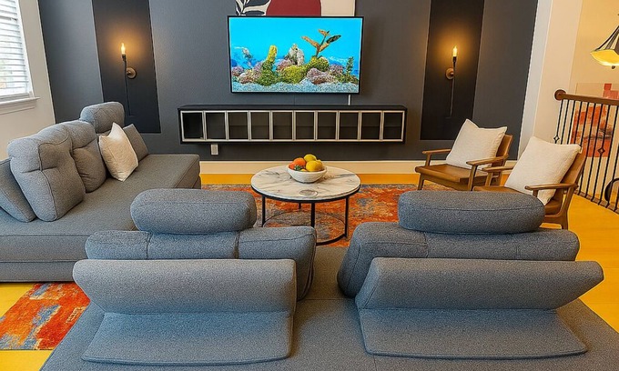 Woodlake - Briar Meadow House | Private Jacuzzi Stylish Galleria Getaway King Bed Garage Parking