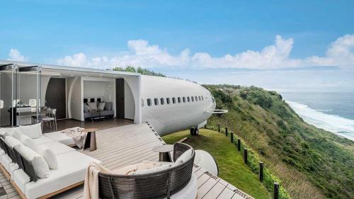 Uluwatu Villa | Private Jet Villa on top of the Nyang Nyang Beach Cliff