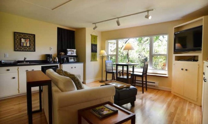 Eugene Apartment | Private & Light - Walk to U of O!