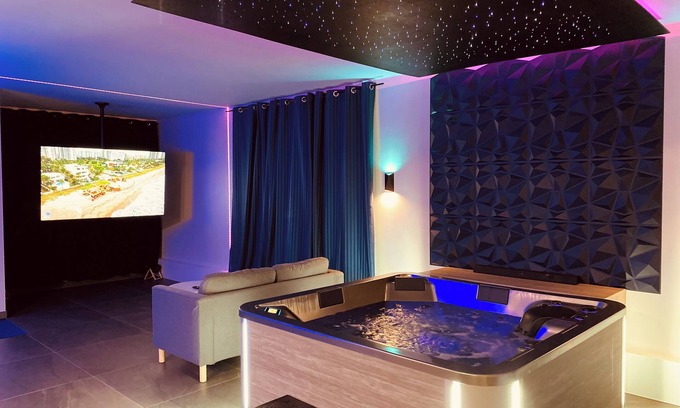 Entzheim Apartment | Private loft - Jacuzzi pro & sauna - All in One