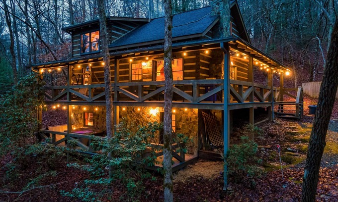 Dial Cabin | Private Log Cabin Near Aska Adventure Area!