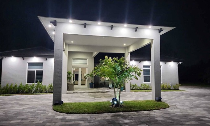 Homestead House | Private Loving Encounter 12 hours And Daily Rental