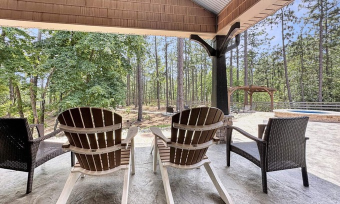 Southern Pines House | Private Lux Retreat - Movie Room & Putting Green