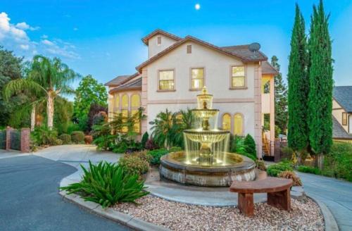 Fair Oaks House | Private Master suite with Sauna and Bathtub