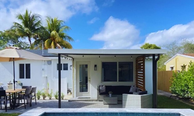 South Middle River House | Private + Modern + Heated Pool + BBQ Parking Near Wilton Manor Drives & Las Olas