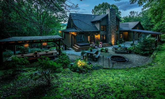Banner Elk House | Private Mountain Getaway with Amazing Views, Location, & Space