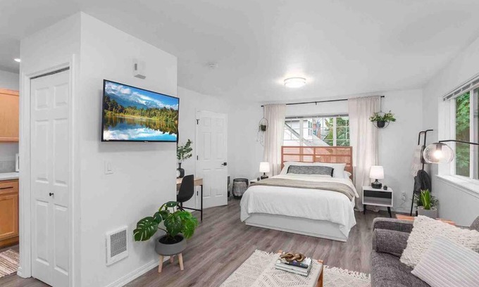 Far Southwest Apartment | Private Newly Renovated Studio w private Parking!