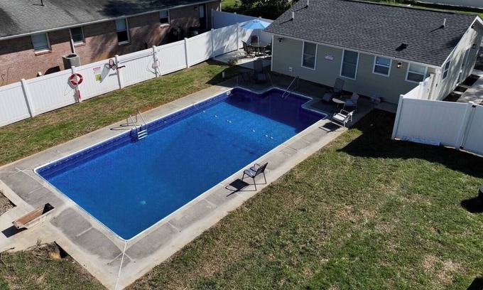 Charles Town House | Private outdoor Spa! Close to Casino, Cozy Pool & Hot Tub Retreat by Casino