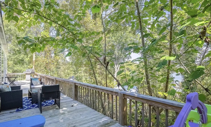Bremen House | PRIVATE PARADISE; IN SMITH-LAKE COVE. [Cullman]