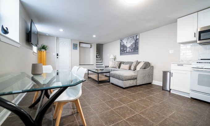 Fairmount Apartment | Private Parking+Prime Location-Amazing Apartment
