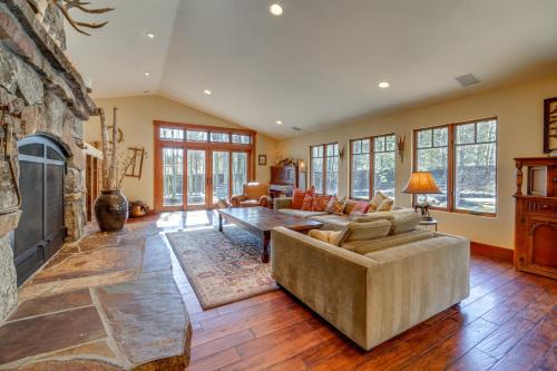 Truckee House | Private Patio and Gas Grill Stunning Truckee Home