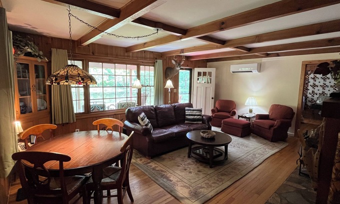 Hendersonville Cabin | Private, pet friendly lake. perfect location. Secluded, yet 1 mile to Main St