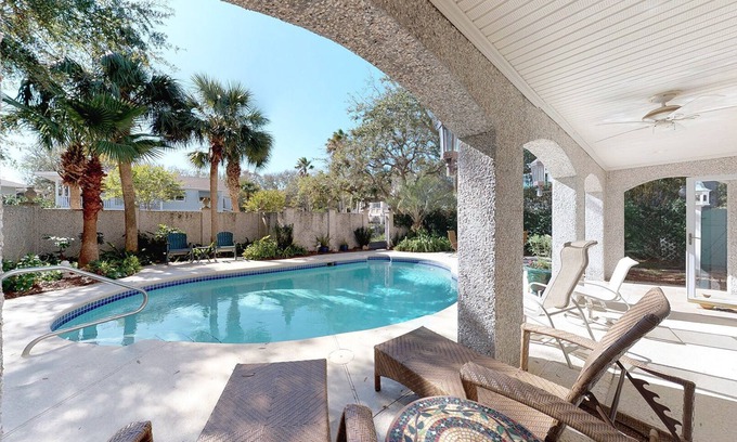 East Beach House | Private Pool Short Walk To One Of The Best Beaches On Saint Simons Island.