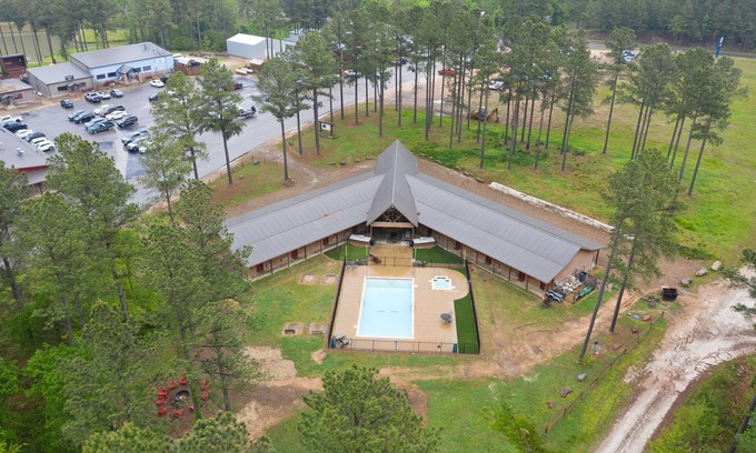 Broken Bow Cabin | Private Pool 8 Bedroom Luxury Lodge - Big Timber Lodge Tons Amenities and lodgin