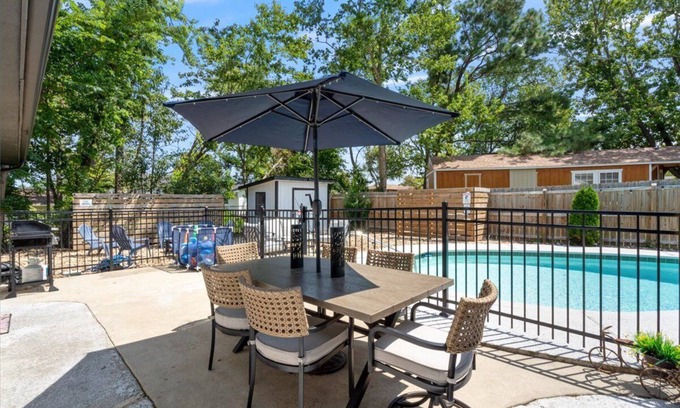 Bentonville House | Private POOL! Close to Trails and Downtown! Dog friendly! Bike IN/OUT!