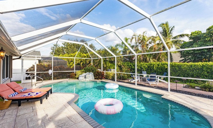 Central Naples House | Private Pool, Firepit, Game Room | Mins to Beaches | Casa Solara by AvantStay