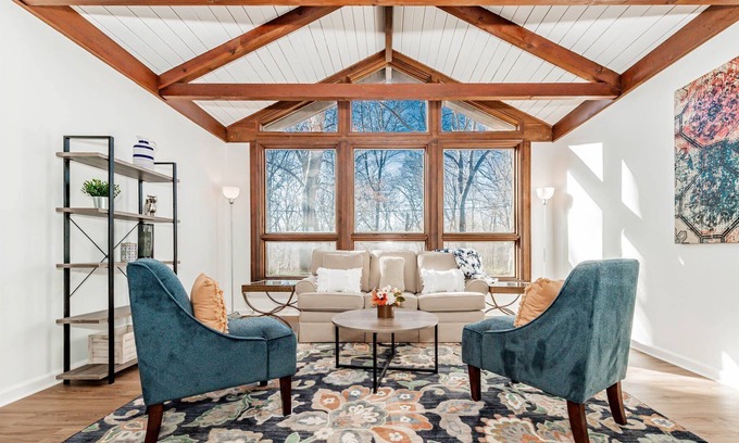 Knoxville House | Private Pool Home! 3 Miles from Downtown Knoxville-Game Room-Grill-Mtn Retreat with Tons of Privacy