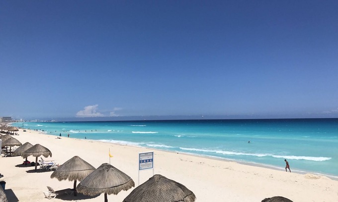 Zona Hotelera House | Private pool in beach front Villa