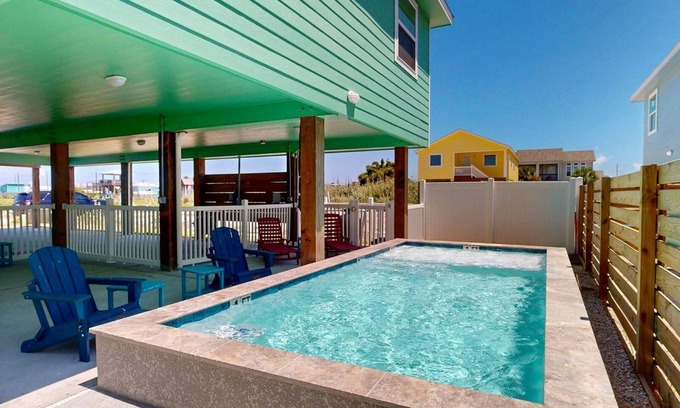 Port Aransas House | Private Pool, Pet Friendly, Parking for 4