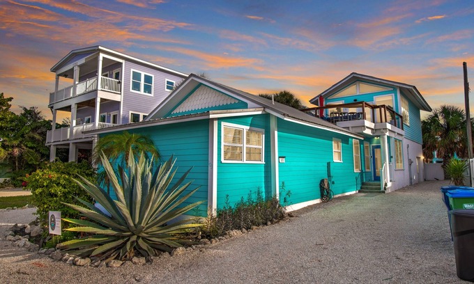 Bradenton Beach House | Private POOL/SPA-Almost beachfront, Amazing Gulf Views, walk to Bridge St.